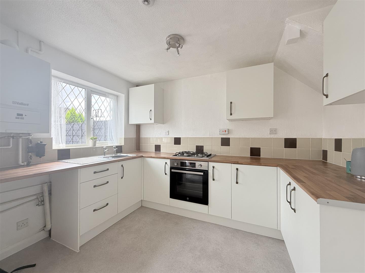 3 bed house - mews in Highfield Street, Dukinfield – photo 2